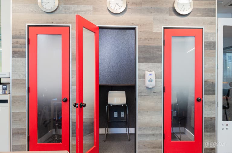  14-Seater Conference Room l Downtown Toronto 