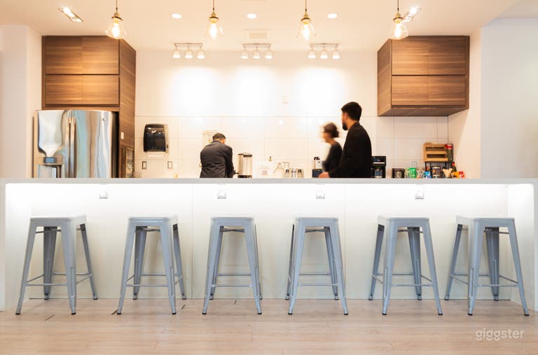  14-Seater Conference Room l Downtown Toronto 