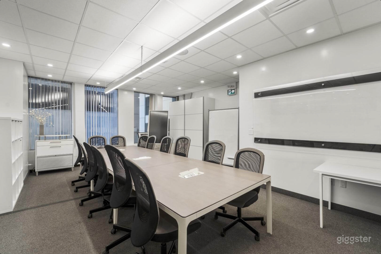  14-Seater Conference Room l Downtown Toronto 