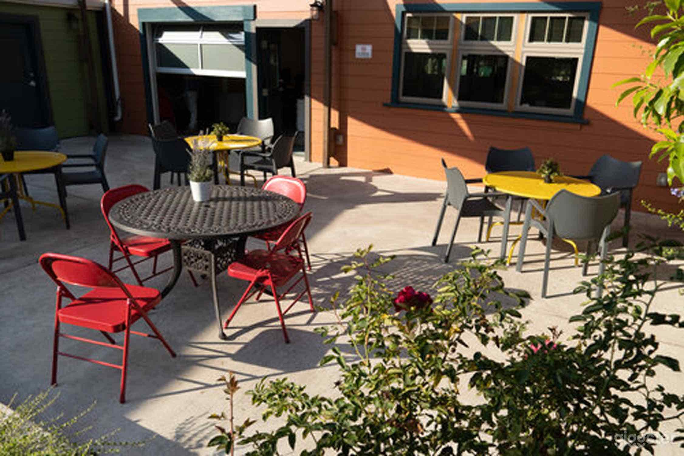 Flexible indoor/outdoor location in West Berkeley  Photo 4