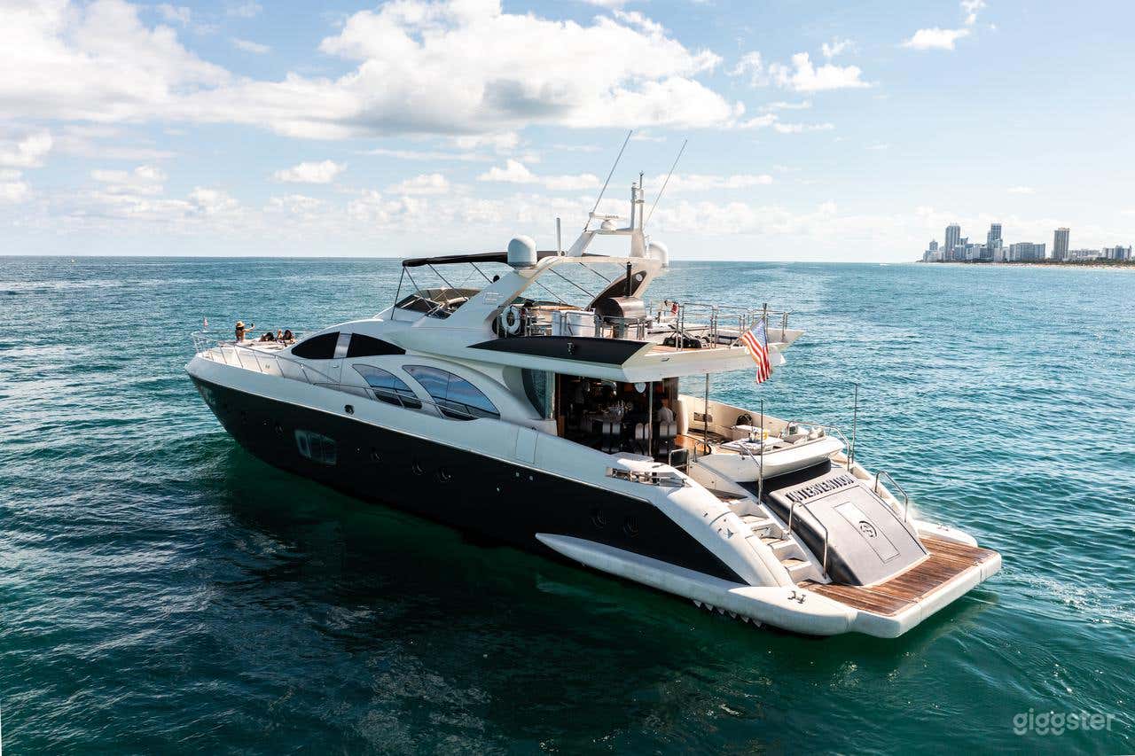 100Ft Azimut Yacht Photo 1