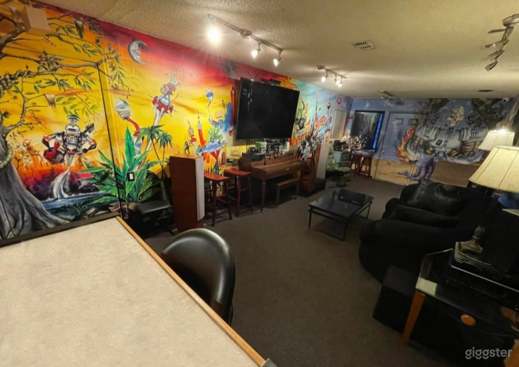 The Perfect Green Room with Lounge Photo 3