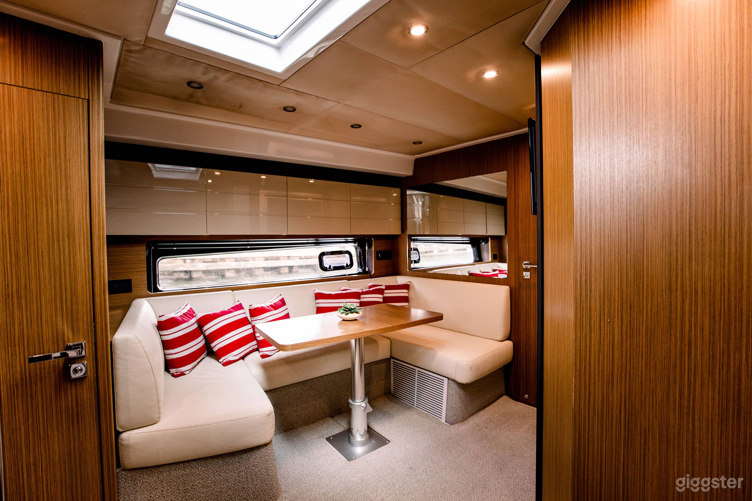 45ft Luxury Party Cruiser (Sea Plans) Photo 4