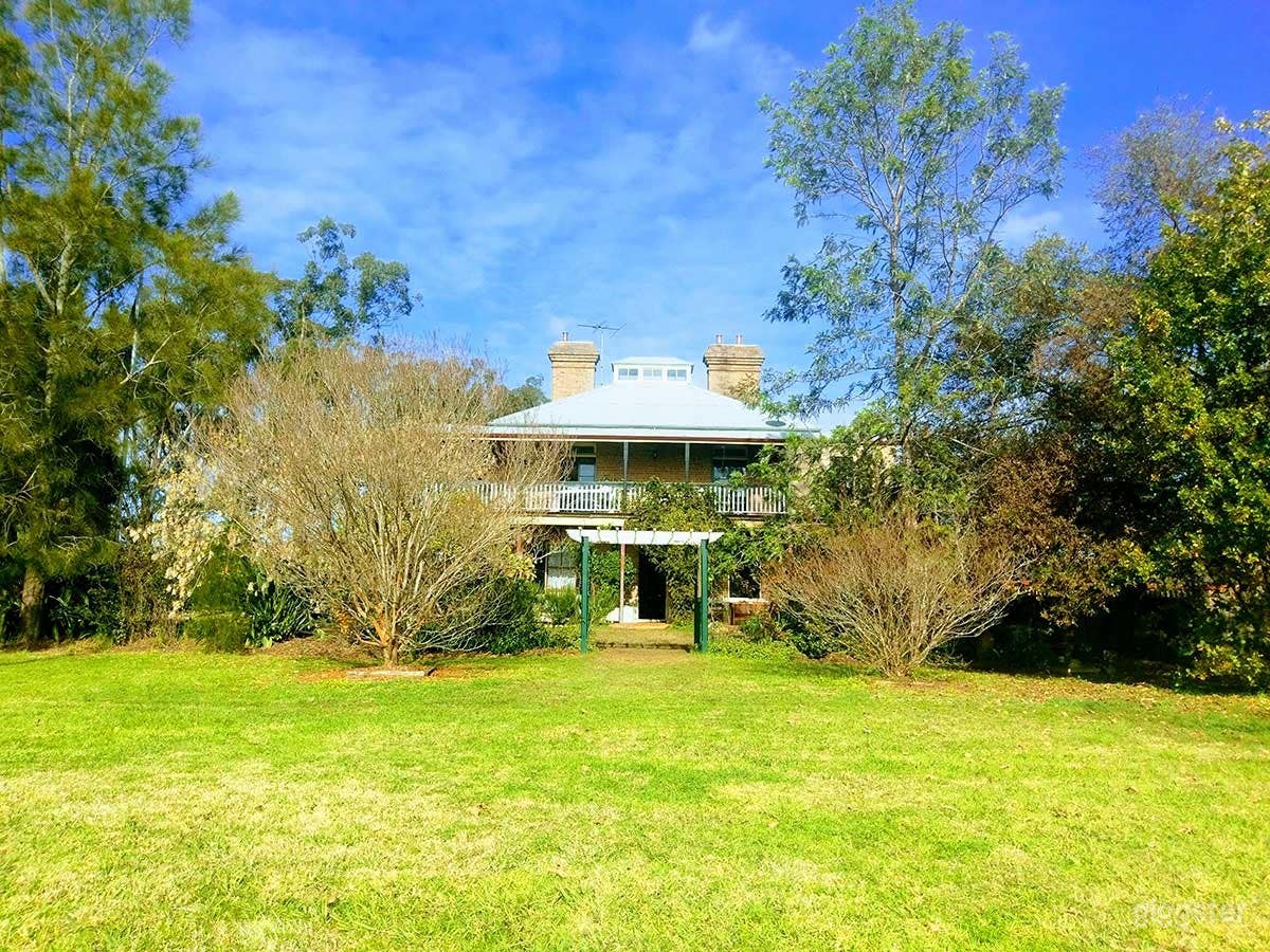 A Historic and Spacious Garden and Outdoor Space  Photo 1