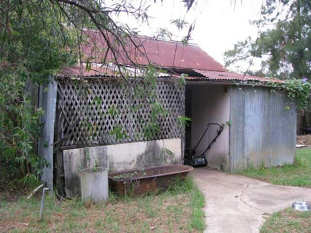 A Historic and Spacious Garden and Outdoor Space  Photo 3