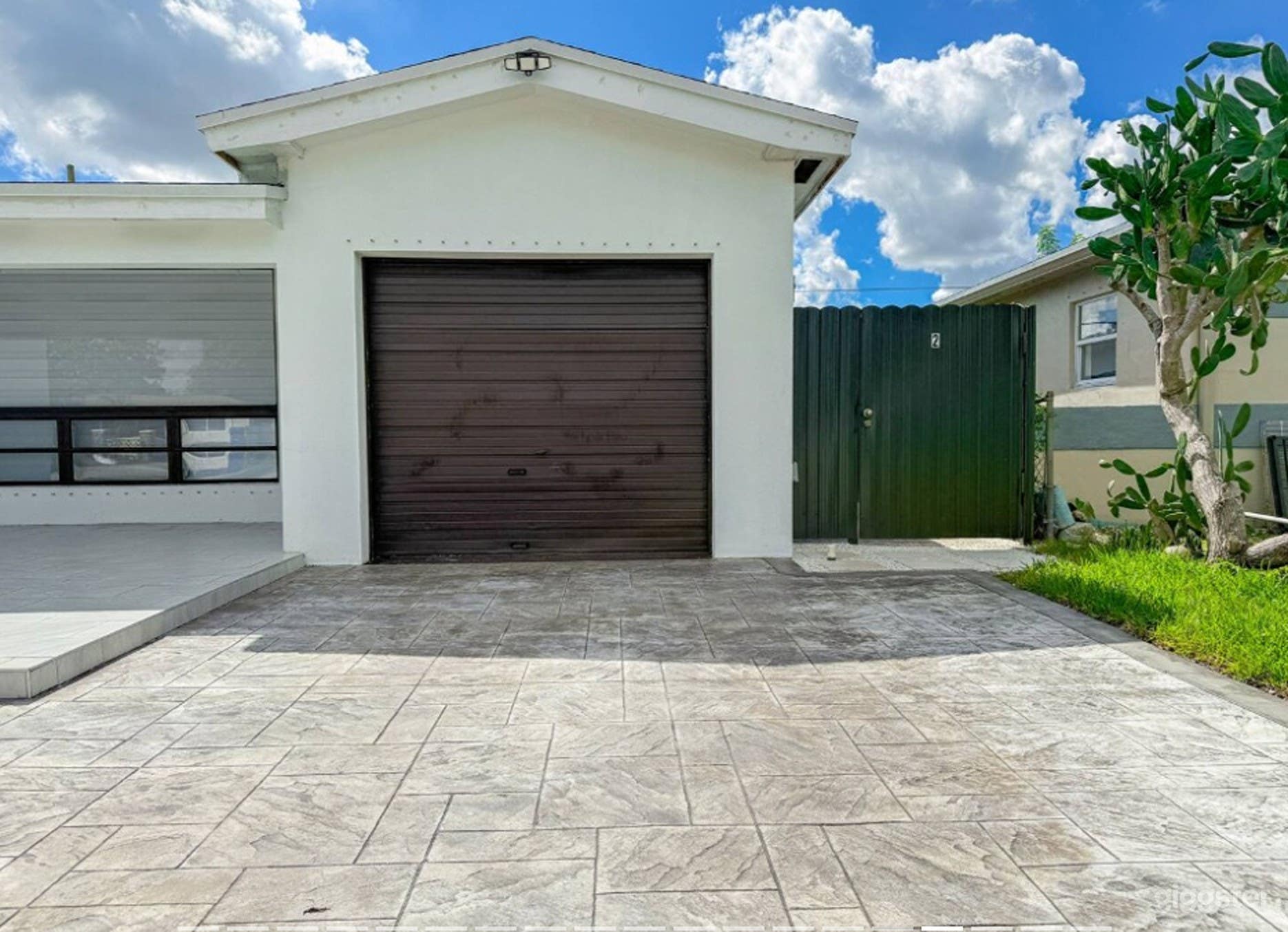 Luxury Suite • Studio with Kitchen & Spa Shower Photo 1