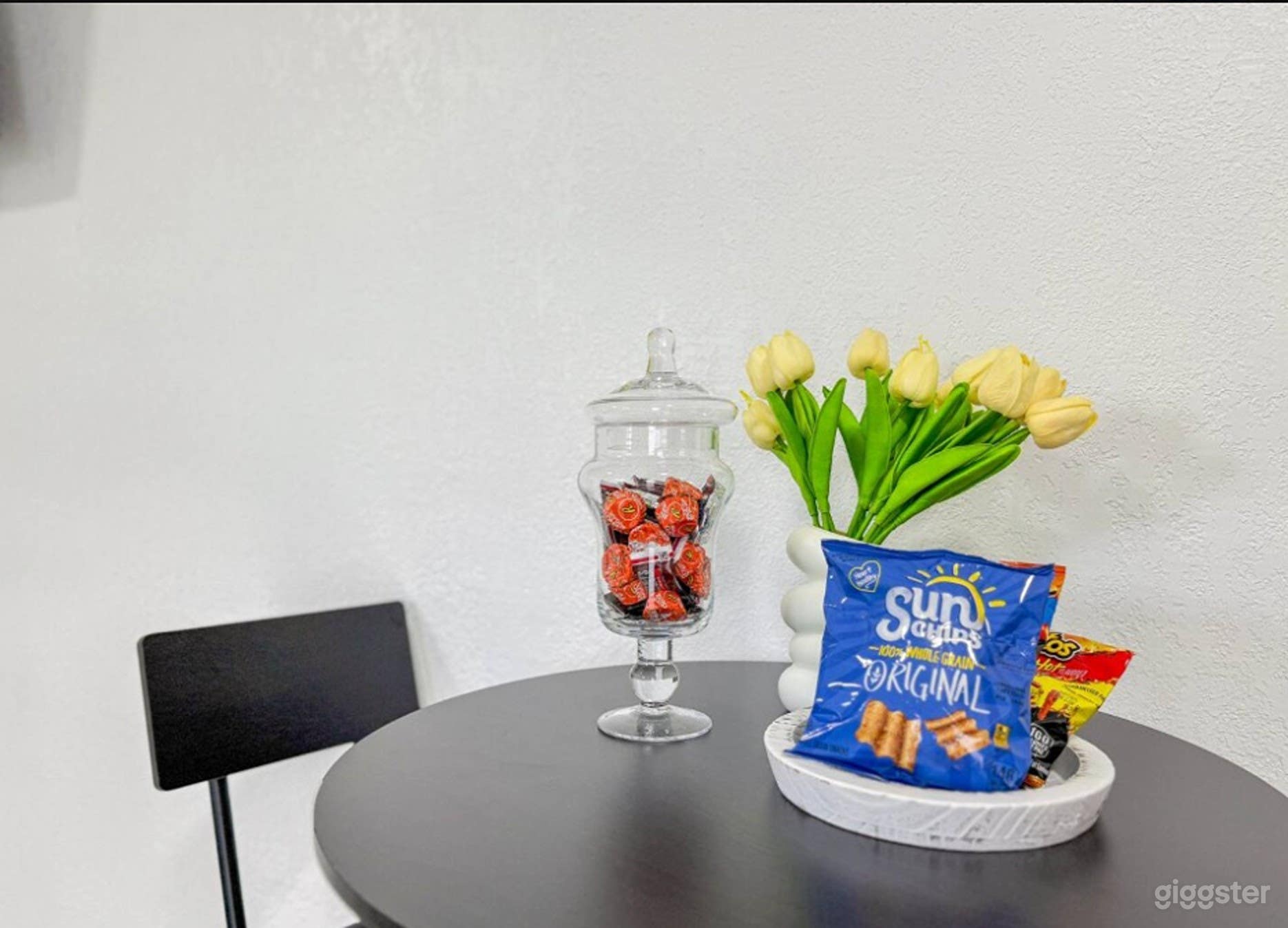 Luxury Suite • Studio with Kitchen & Spa Shower Photo 3