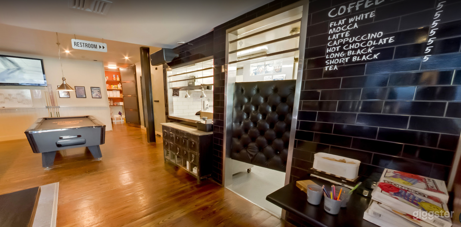 Lakefront Restaurant with Fantastic Bar Facilities Photo 4