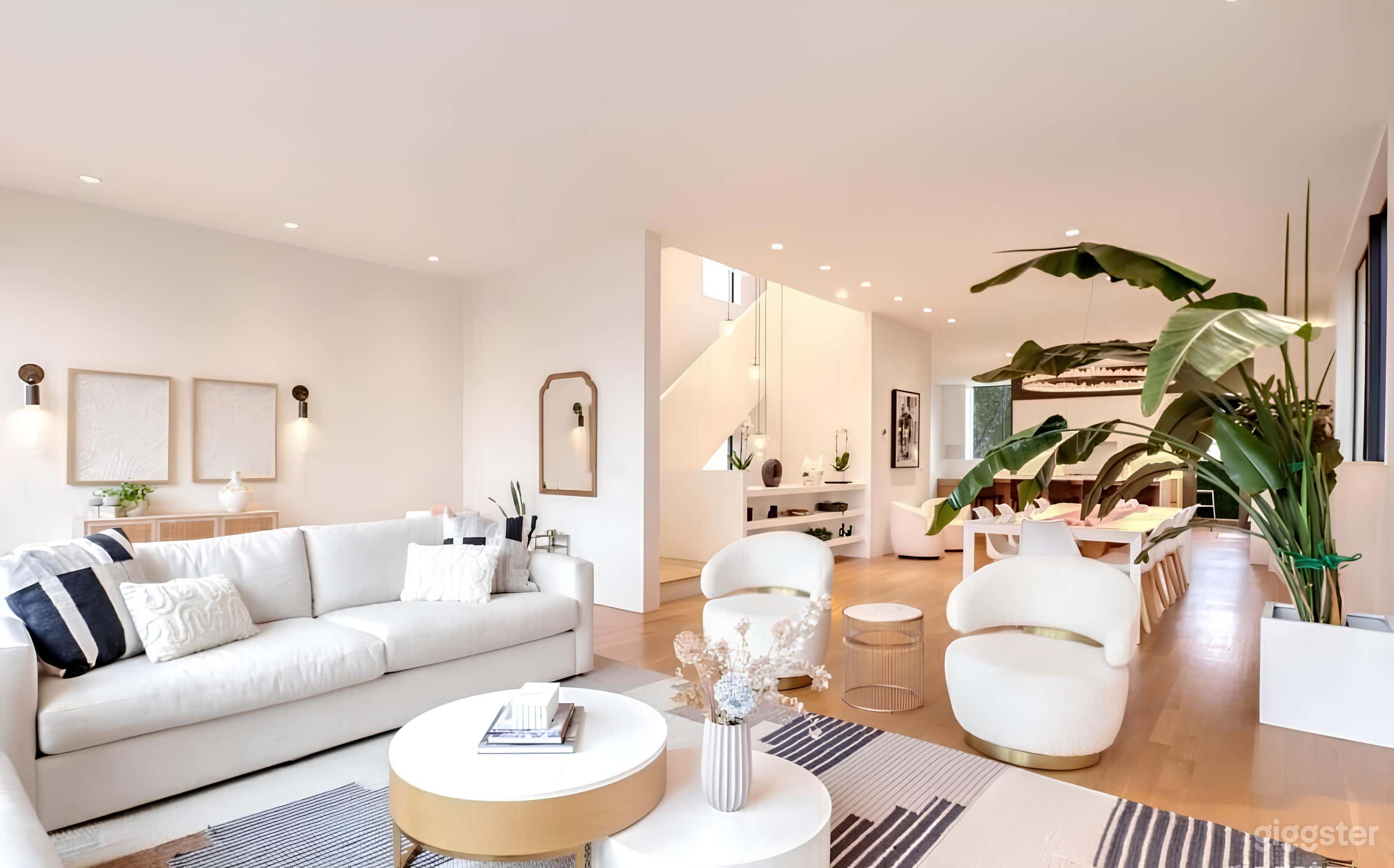 Striking Architectural House Photo 1