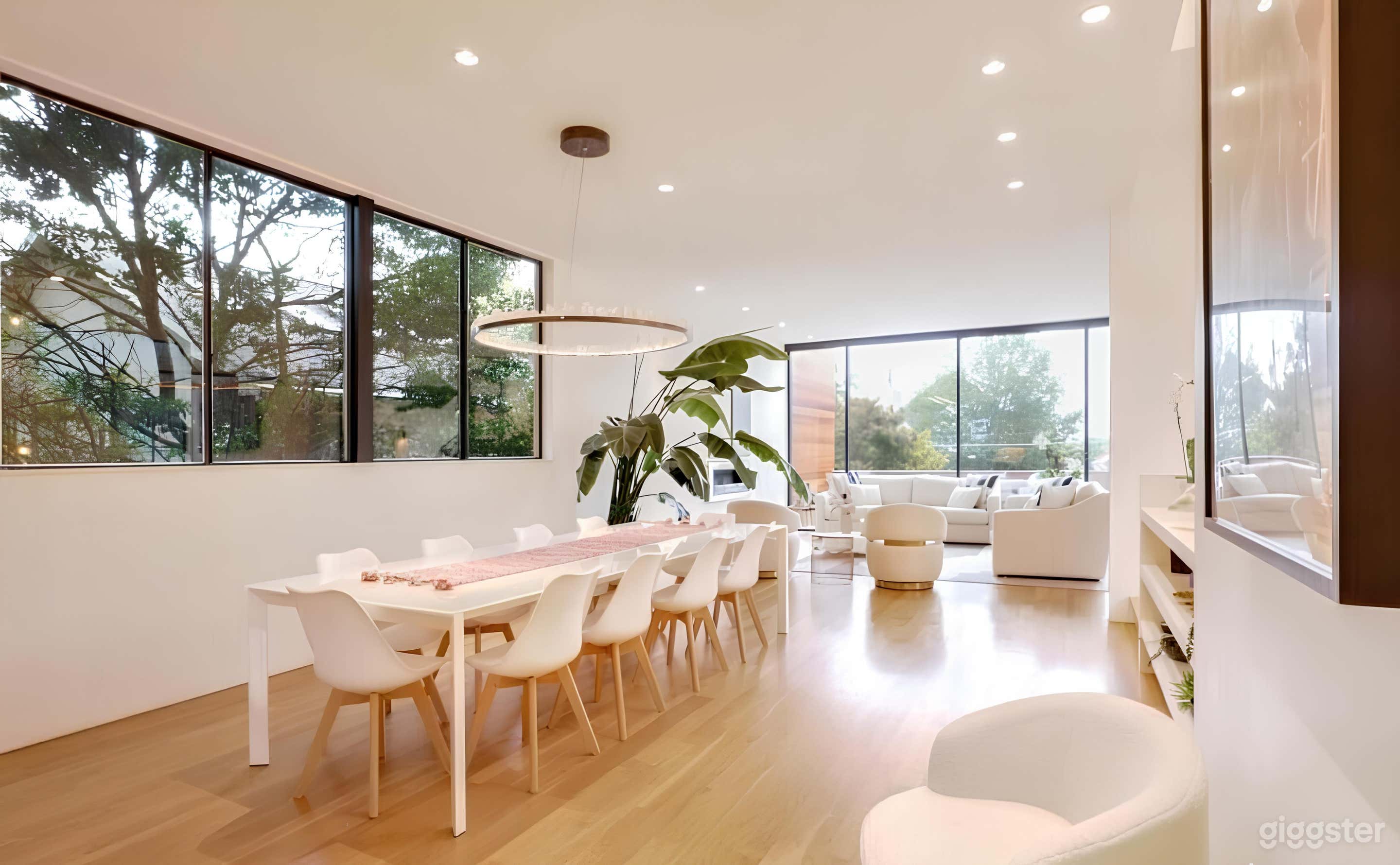 Striking Architectural House Photo 4