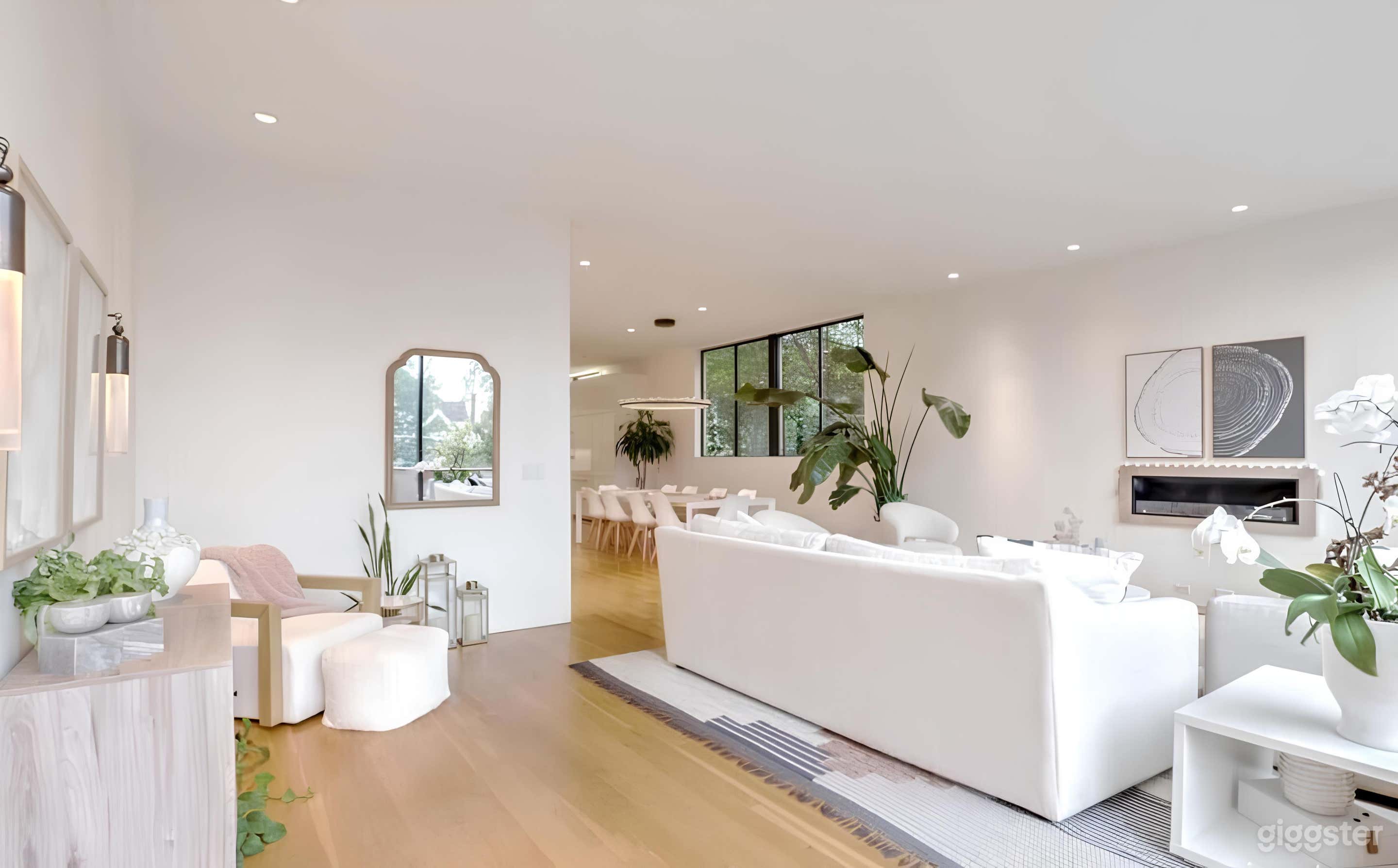 Striking Architectural House Photo 2