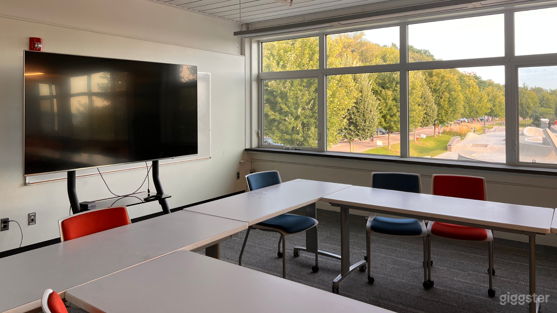 Flexible Classroom &amp; Conference Room Photo 4