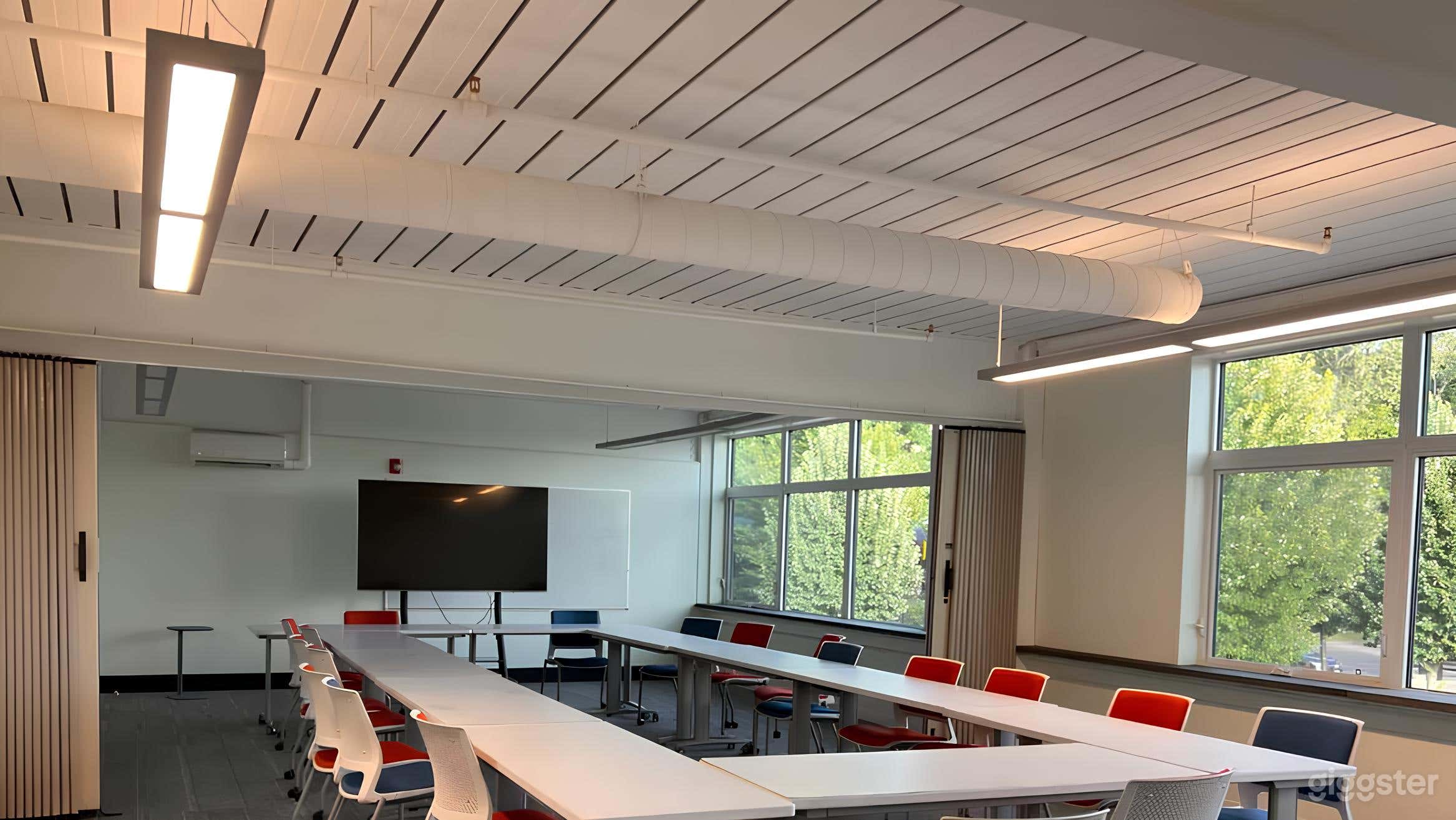 Flexible Classroom &amp; Conference Room Photo 2