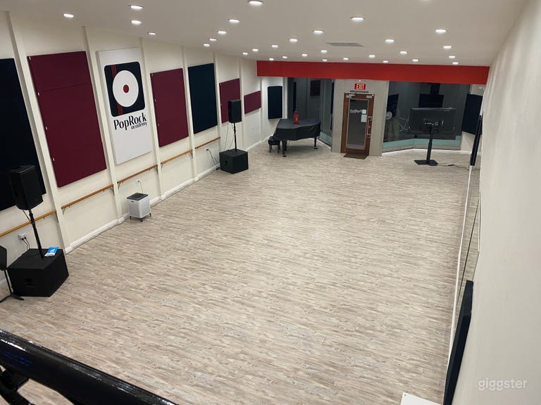  Studio de danse (depuis le balcon) 
