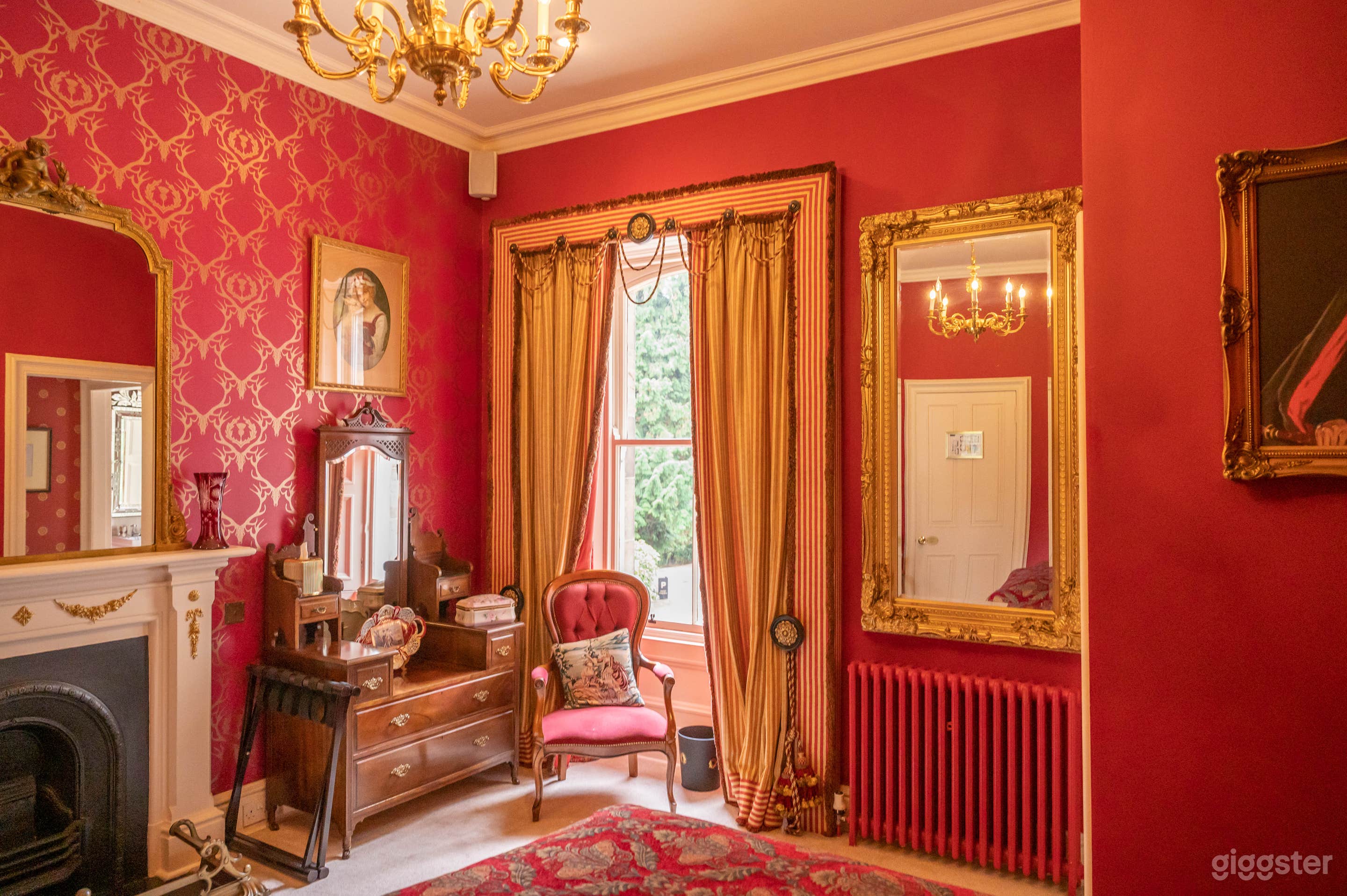 Earl Haig Suite in a Mansion Photo 3