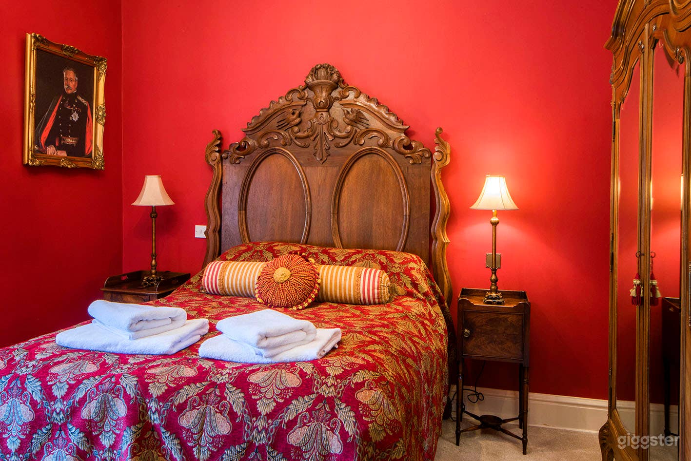 Earl Haig Suite in a Mansion Photo 1