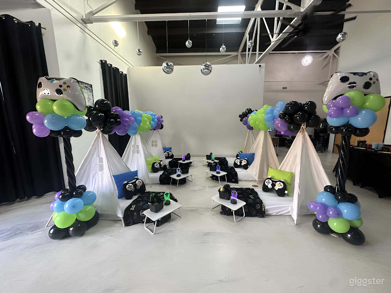 Elegant Marble Room Photo 4