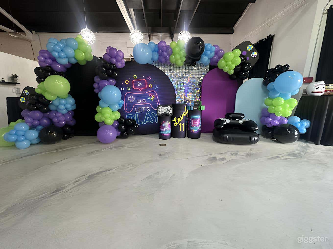 Elegant Marble Room Photo 3