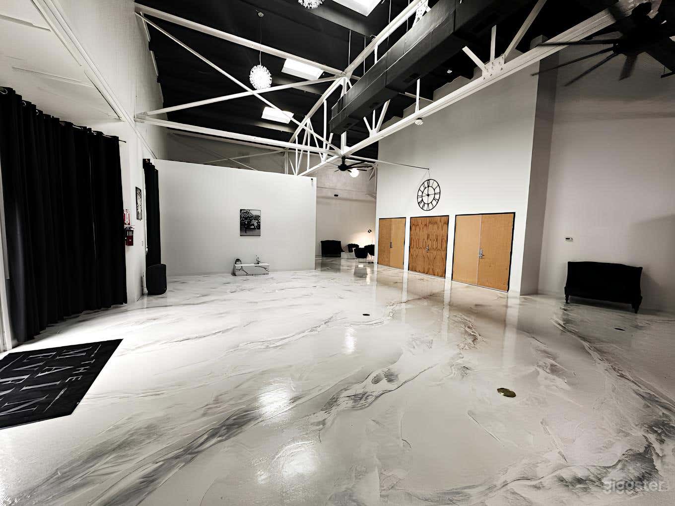 Elegant Marble Room Photo 1