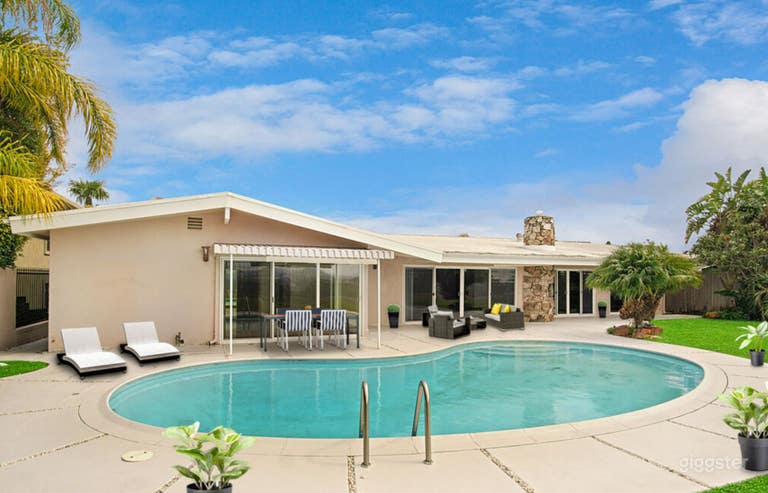  HILLTOP OASIS: PANORAMIC VIEWS & BRIGHT INTERIORS 