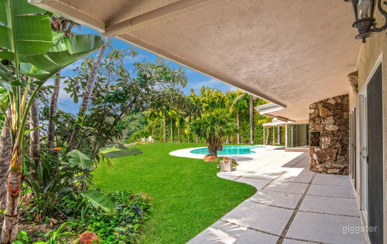  HILLTOP OASIS: PANORAMIC VIEWS & BRIGHT INTERIORS 