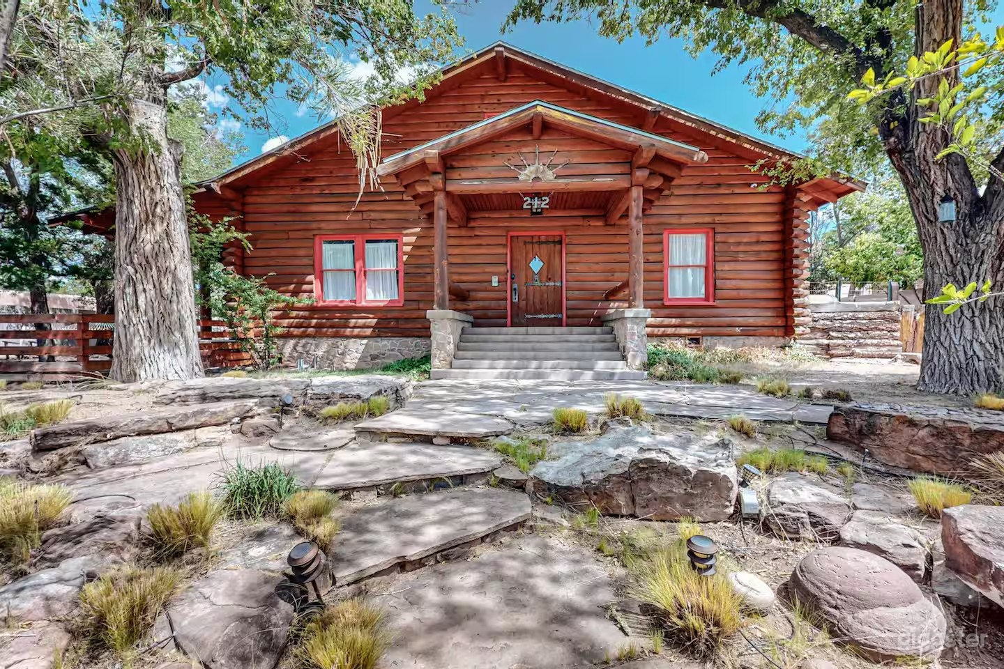 Historic Log Cabin in the Heart of Nob Hill Photo 2