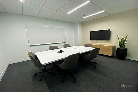 Tillary - 6 Person Meeting Room Photo 1