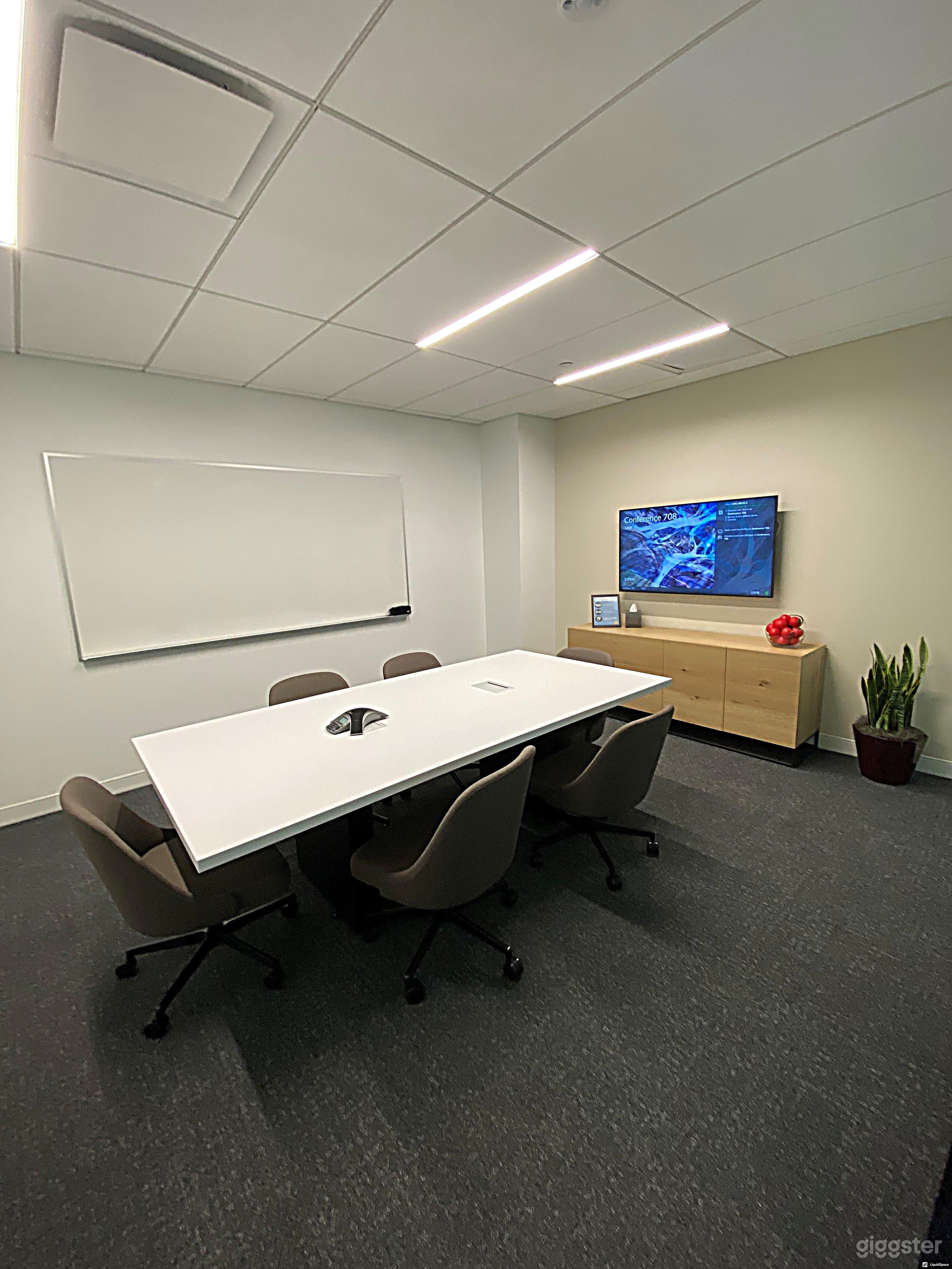 Tillary - 6 Person Meeting Room Photo 2