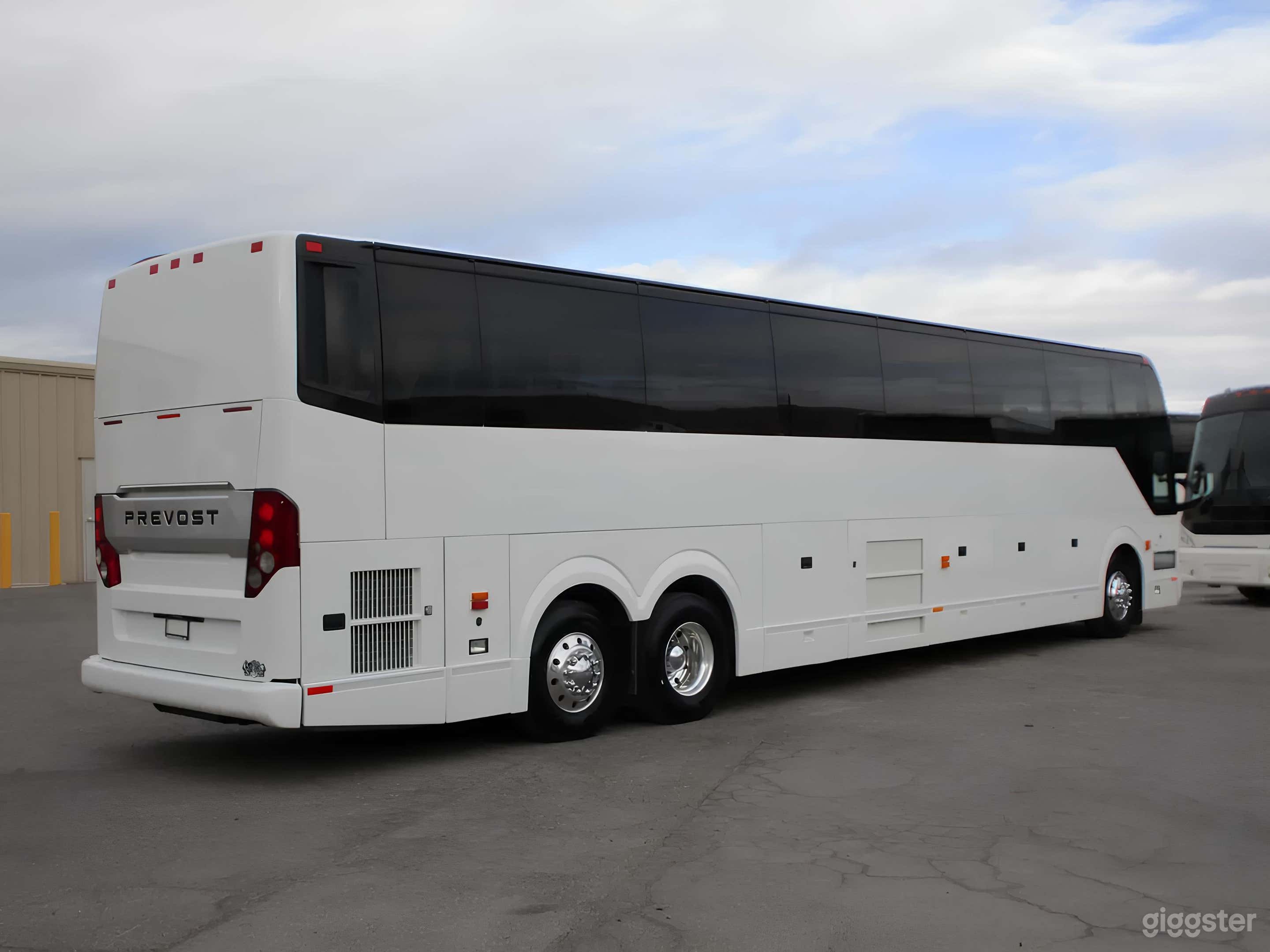 ADA Accessible Coach Bus Photo 3