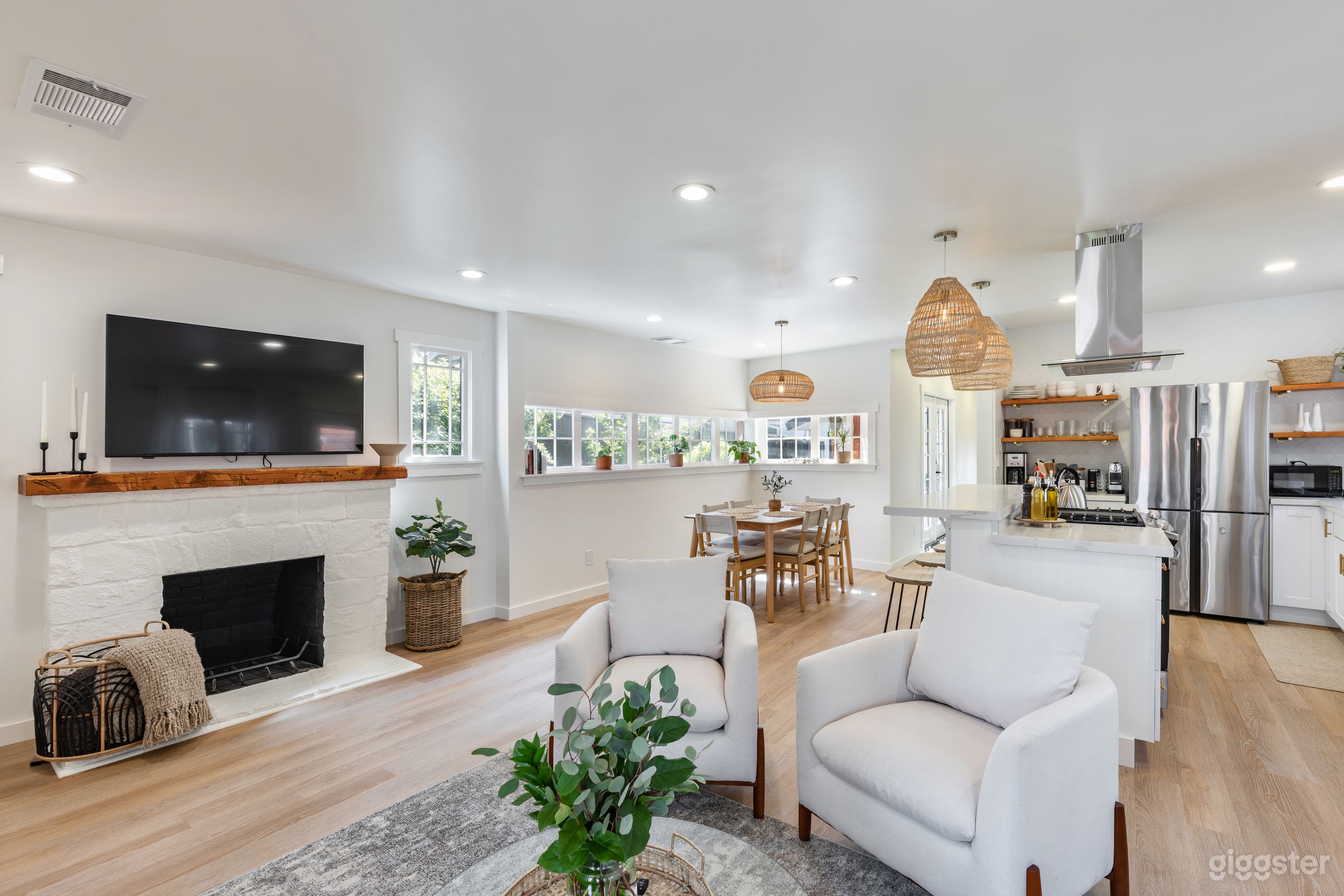 A Beautifully Furnished Home in the Heart of Wine Country Photo 1