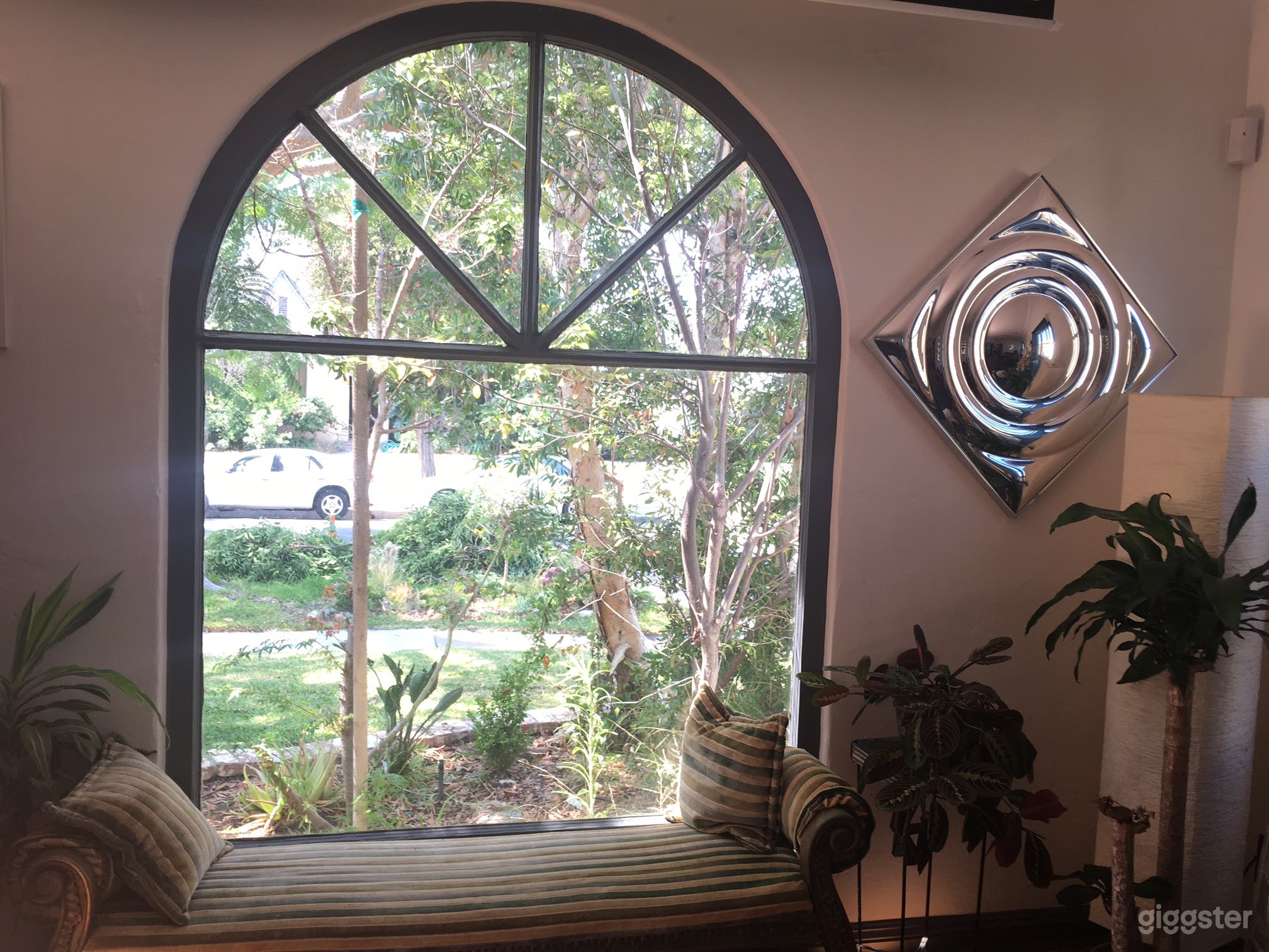 Bohemian Spanish Cottage with Huge Backyard Photo 4