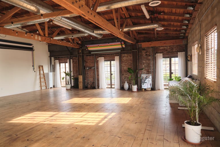  Natural Light Open Floor Multi Purpose Loft Studio 