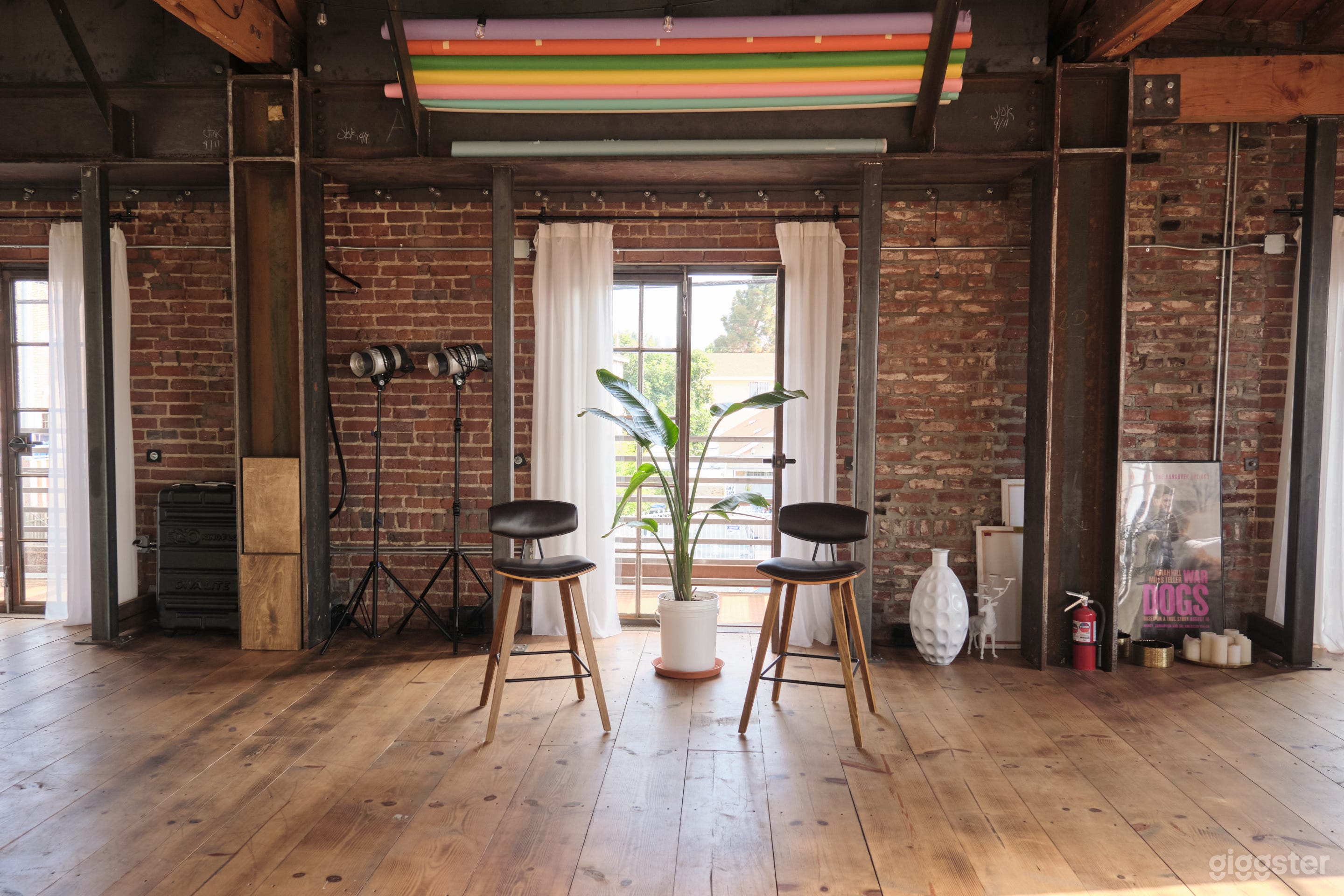 Natural Light Open Floor Multi Purpose Loft Studio Photo 2