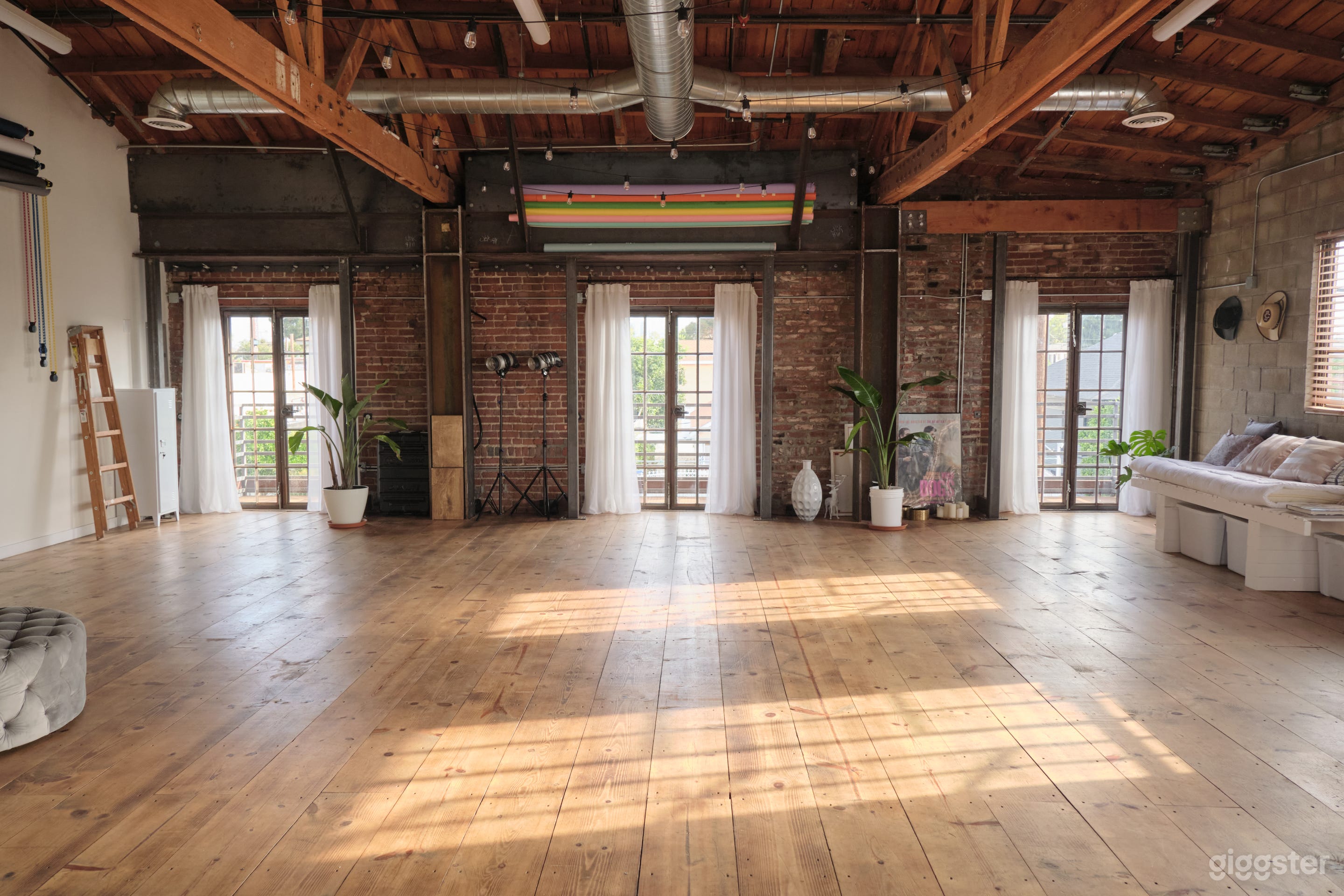 Natural Light Open Floor Multi Purpose Loft Studio Photo 1
