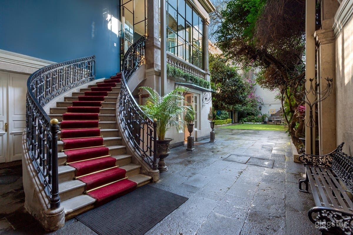 Iconic Porfirian Mansion in the Heart of Roma Nort Photo 1