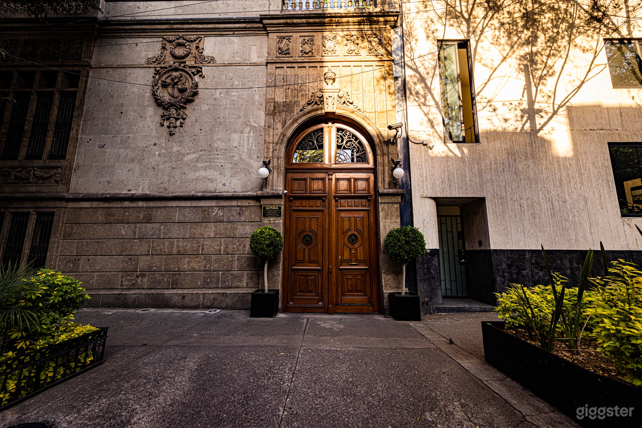 Iconic Porfirian Mansion in the Heart of Roma Nort Photo 2