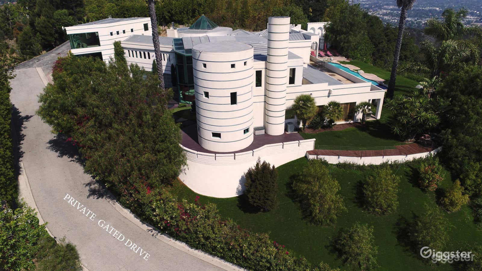 Enourmous Pool and Backyard in a Private Mega Mansion Photo 4