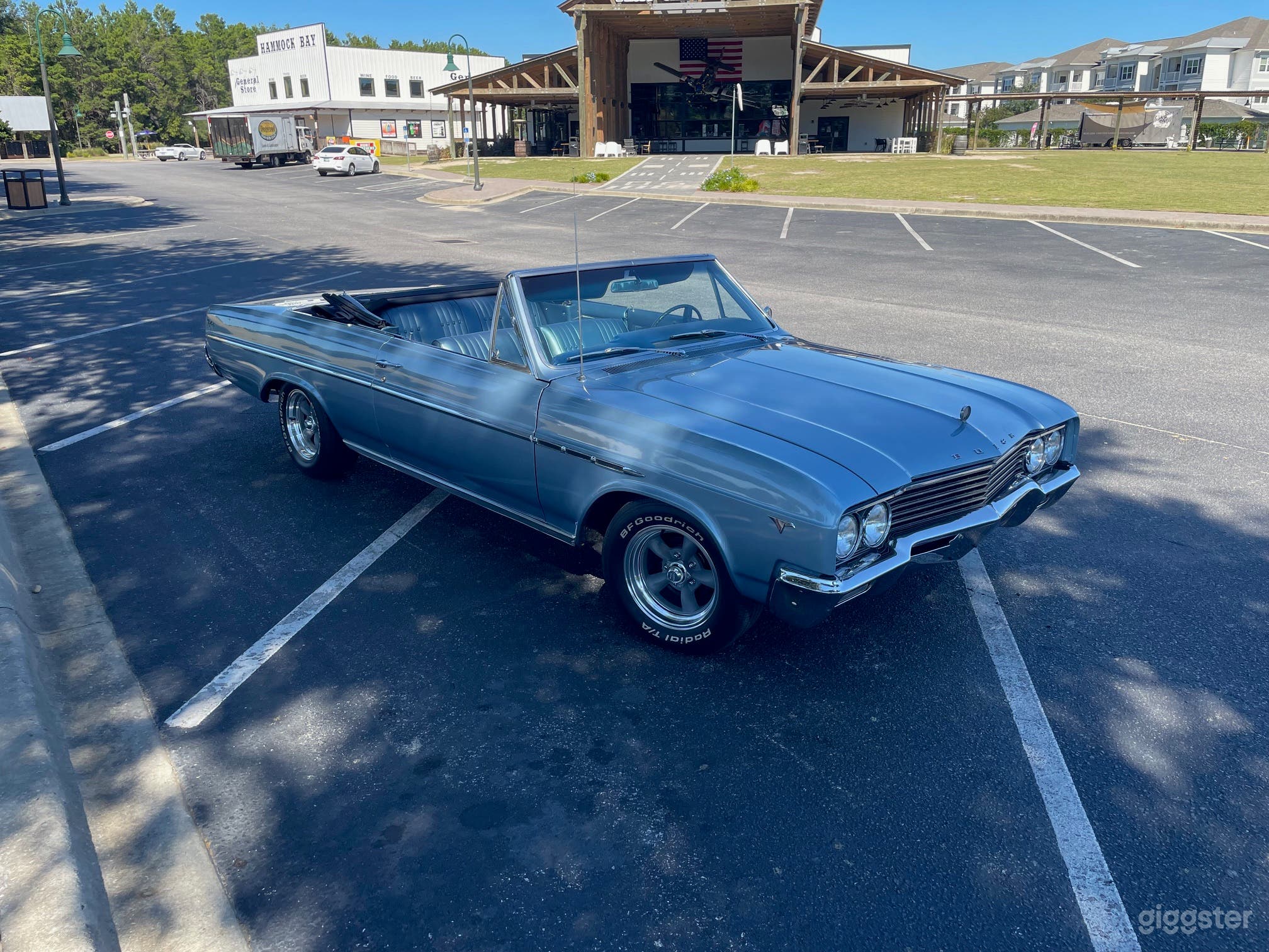 1965 Buick Convertible – Classic Car for Photos Photo 3