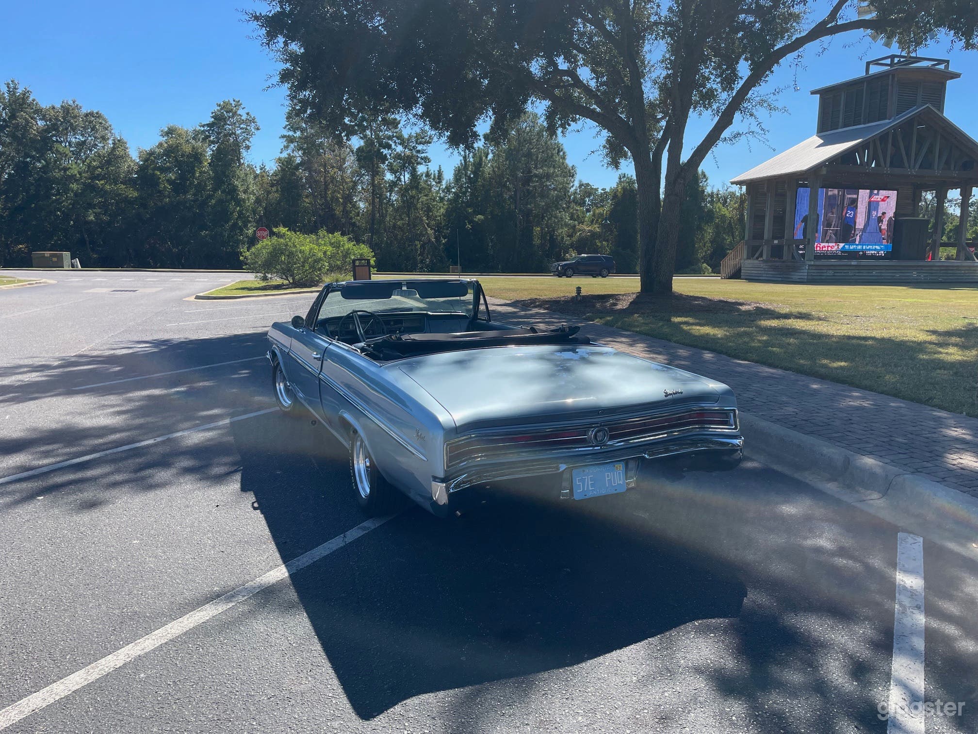 1965 Buick Convertible – Classic Car for Photos Photo 4