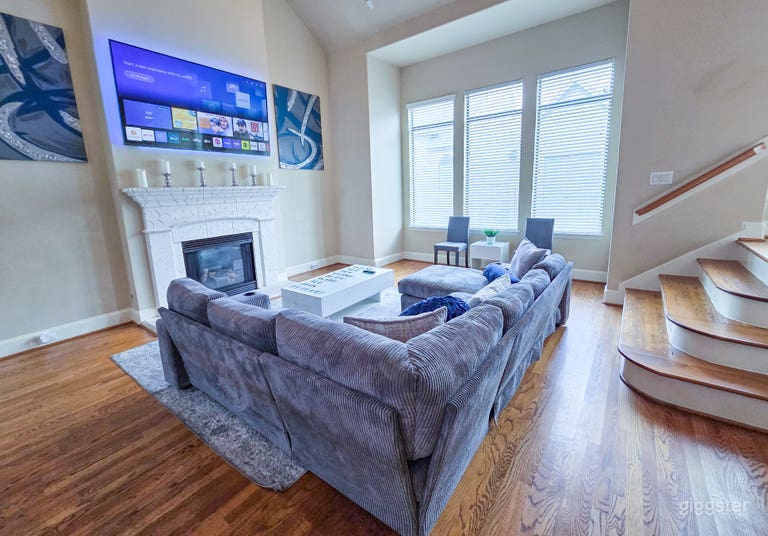  Artsy 3‑Story Townhouse with Hot Tub & Creative Vibes 