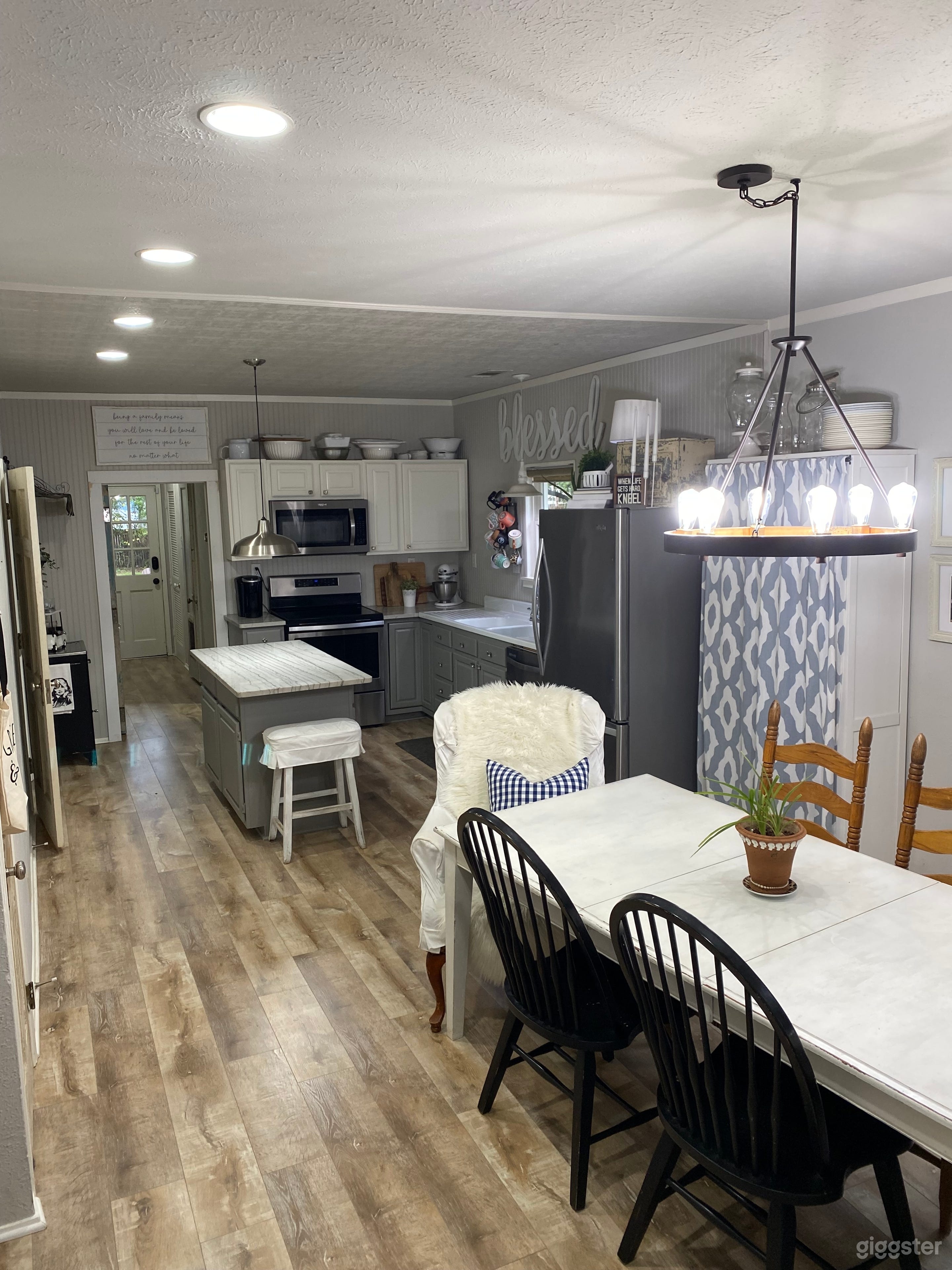 100yr old cottage Photo 1