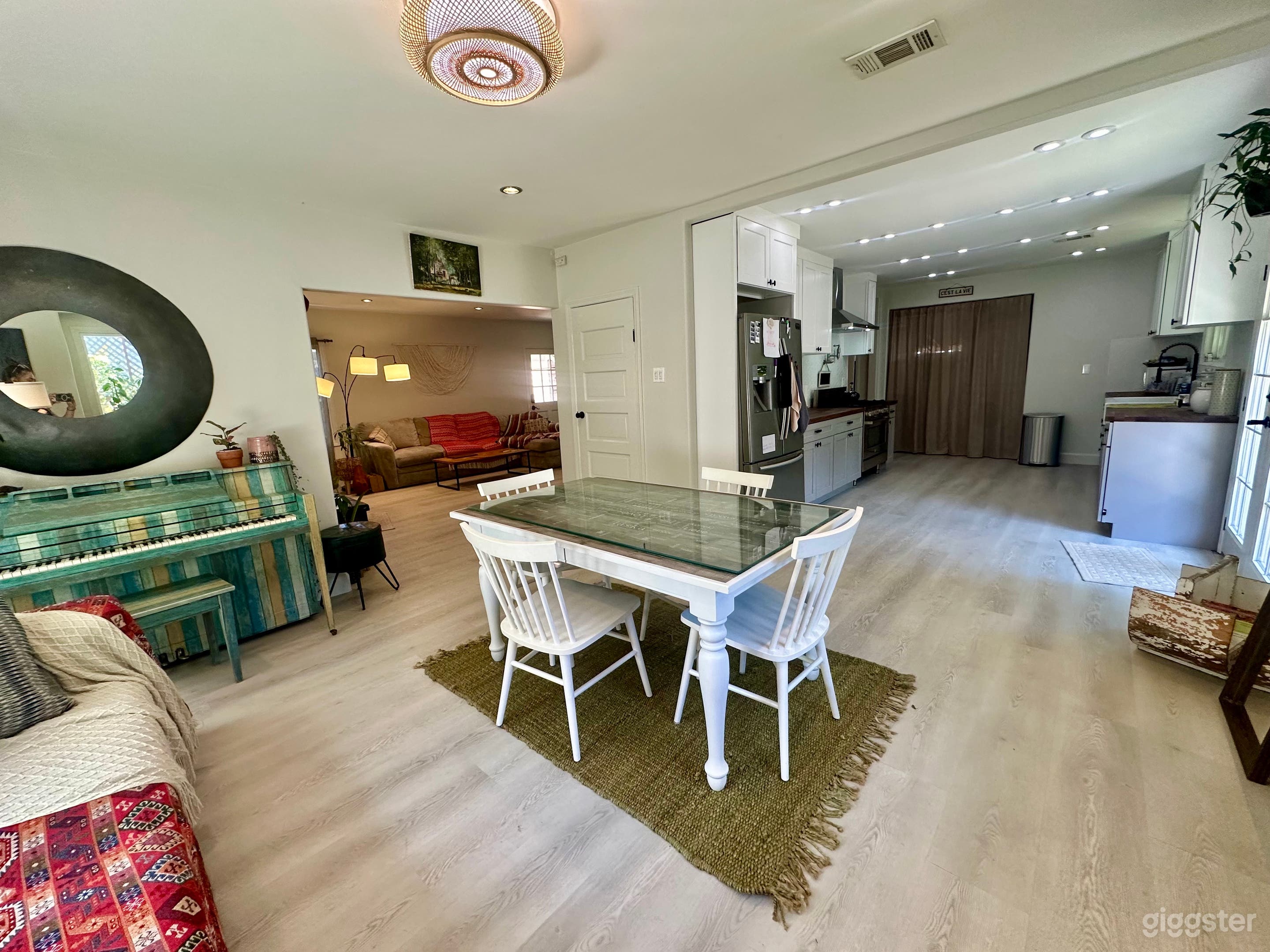 Hollywood House Open floors Easy to Shoot 		 Photo 1