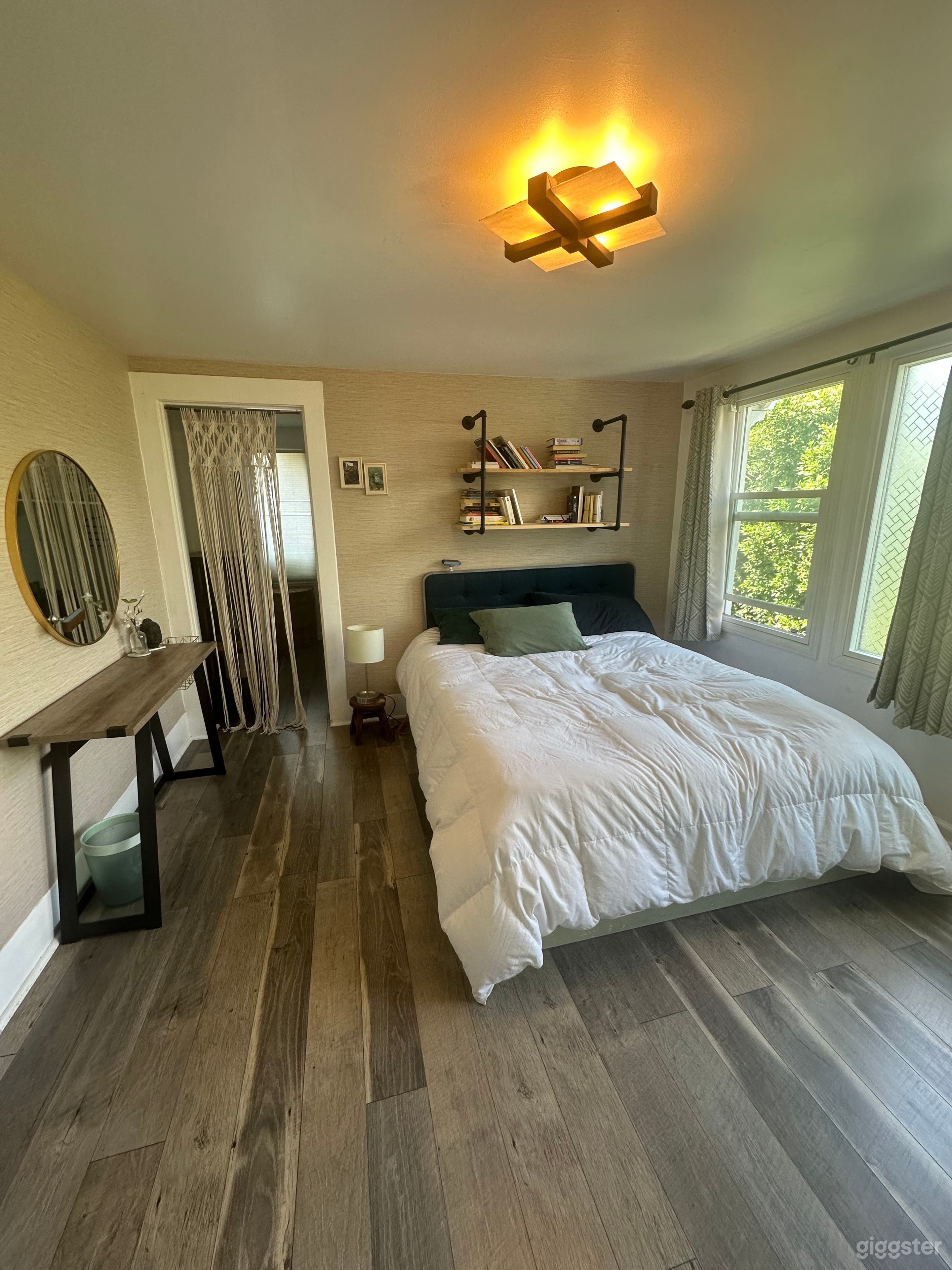 Hollywood House Open floors Easy to Shoot 		 Photo 4