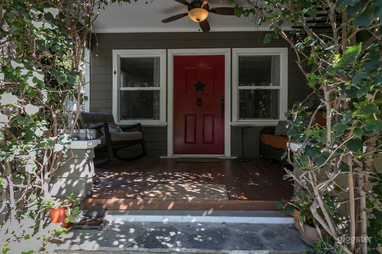  Hollywood House Open floors Easy to Shoot 		 