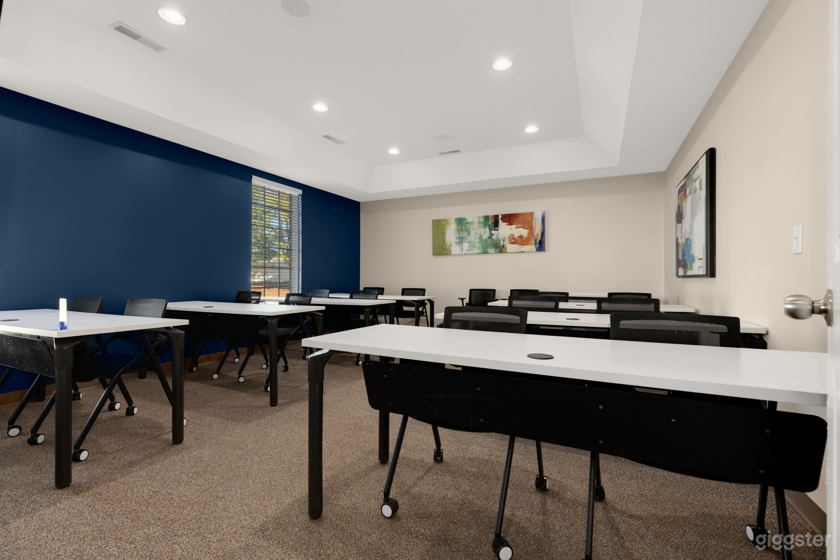 Classroom-style conference room in St. Peters Photo 2
