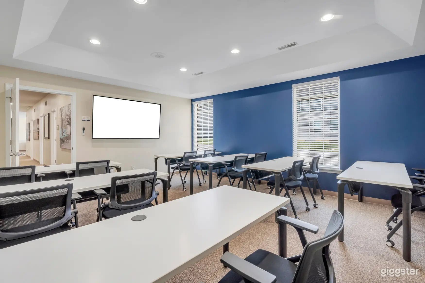 Classroom-style conference room in St. Peters Photo 3