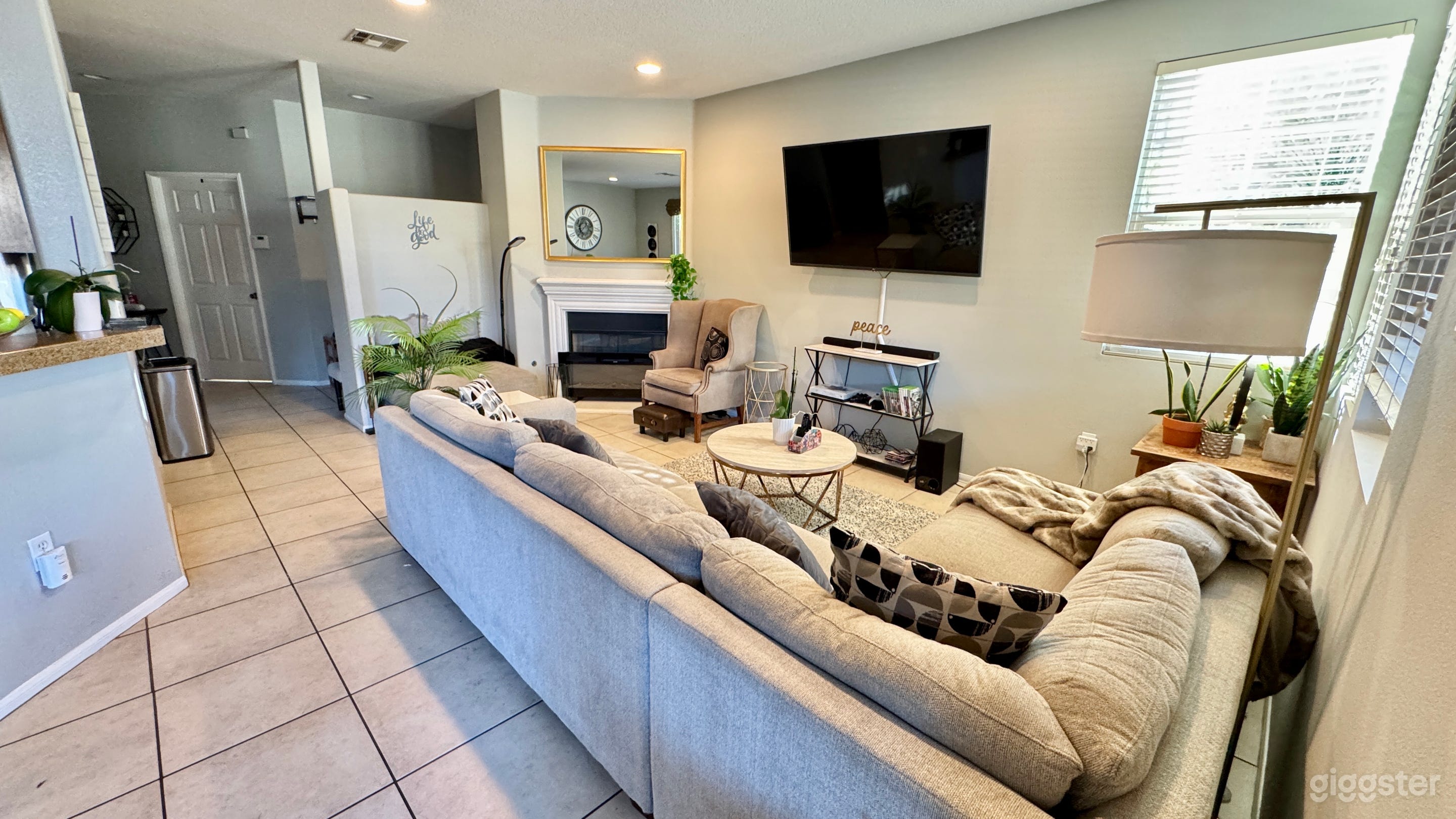 5-Room Film House: Versatile Looks, Photo/Video Photo 1