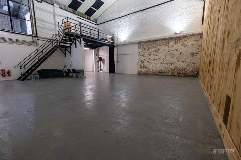  Industrial Warehouse Style Studio 