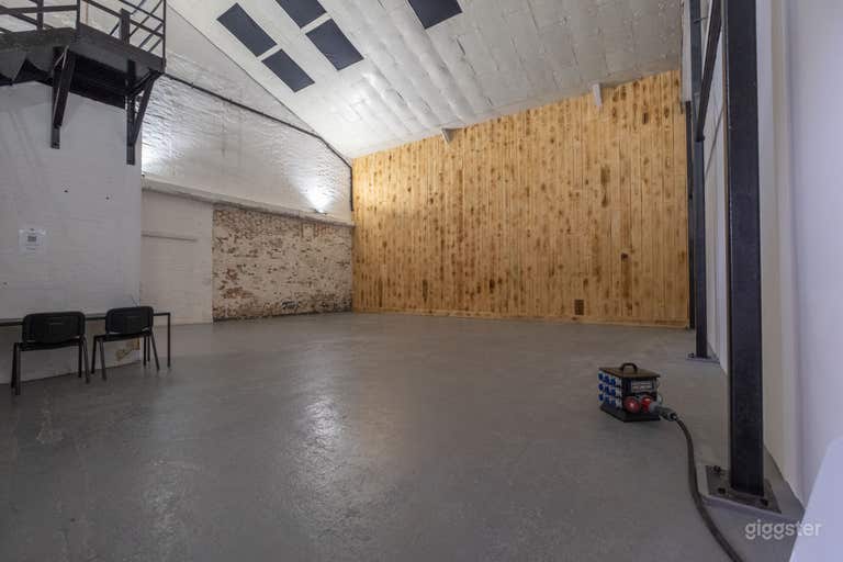  Industrial Warehouse Style Studio 