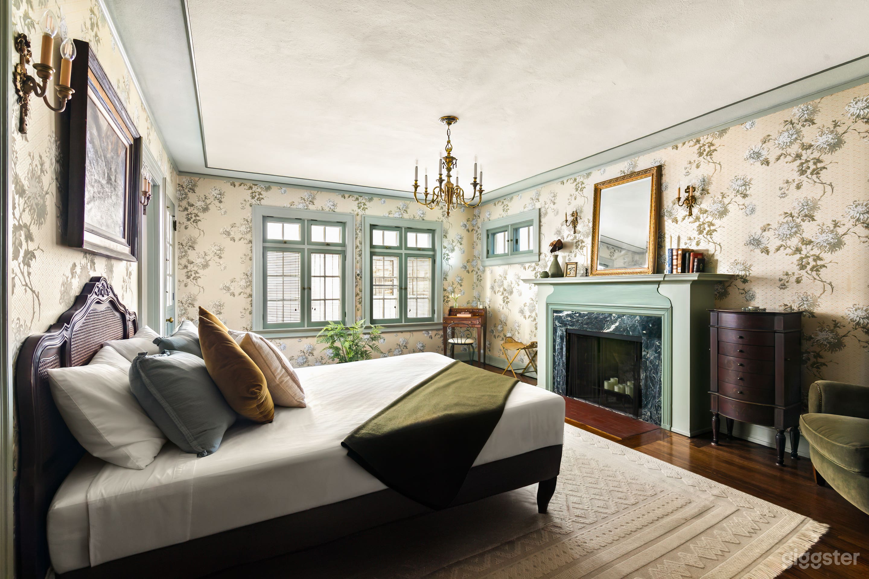 Historic San Diego Estate with Timeless Elegance Photo 4